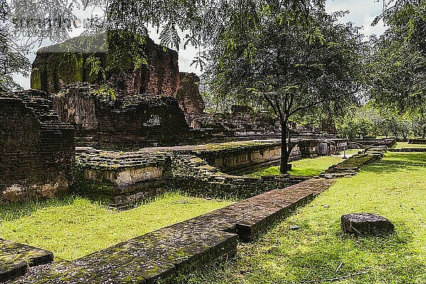 Antike Stadt Polonnaruwa  Ruinen des Königspalastes (Parakramabahu's Royal Palace)  UNESCO-Weltkulturerbe  Sri Lanka  Asien