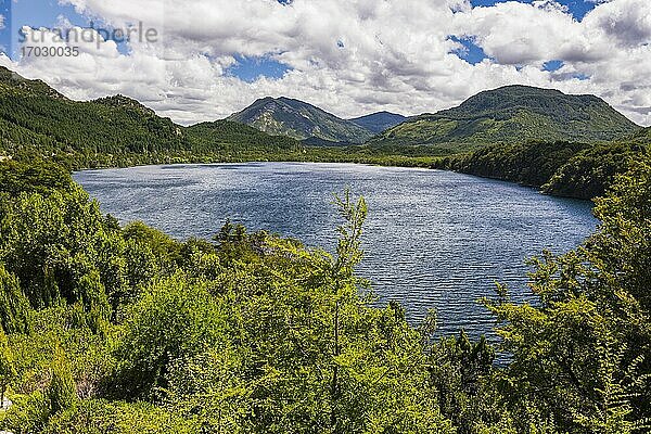 Machonico-See (Lago Machonico)  Teil der Route der 7 Seen  Bariloche (auch bekannt als San Carlos de Bariloche)  Provinz Rio Negro  Patagonien  Argentinien