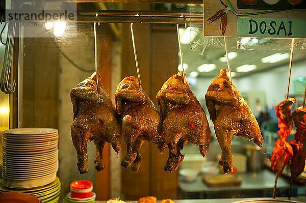 Hühner in einem indischen Restaurant in Tanah Rata  Cameron Highlands  Malaysia. Das Essen in Malaysia insgesamt ist unglaublich  und mit einer Fülle von schmackhaften indischen  malaysischen und chinesischen Restaurants ist die kleine Hochlandstadt Tanah Rata keine Ausnahme.
