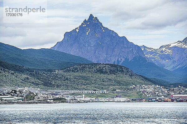 Ushuaia  gesehen vom Beagle-Kanal (Beagle-Straße)  Feuerland  Patagonien  Argentinien