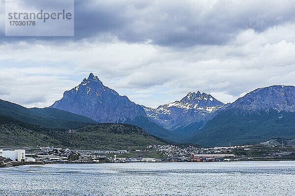 Ushuaia  gesehen vom Beagle-Kanal (Beagle-Straße)  Feuerland  Patagonien  Argentinien