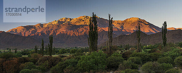 Cachi-Tal bei Sonnenaufgang  Calchaqui-Täler  Provinz Salta  Nordargentinien