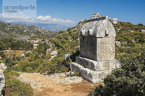 Lykischer Sarkophag  Versunkene Stadt von Kekova  Provinz Antalya  Lykien  Anatolien  Mittelmeer  Türkei