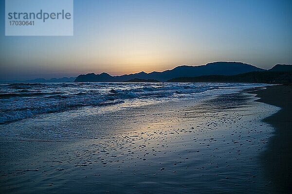Iztuzu-Strand bei Sonnenuntergang  Dalyan  Provinz Mugla  Türkei