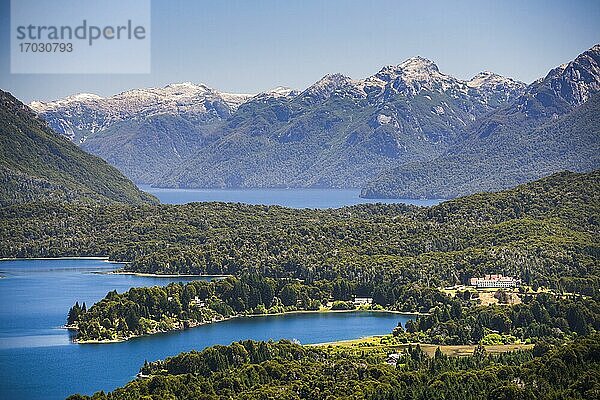 Hotel Llao Llao und Anden vom Cerro Campanario (Campanario-Hügel) aus gesehen  San Carlos de Bariloche  Provinz Rio Negro  Patagonien  Argentinien