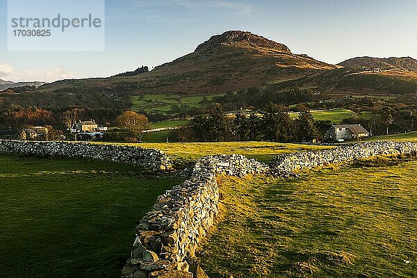 Snowdonia National Park Landschaft bei Sonnenaufgang  in der Nähe von Porthmadog  Nordwales