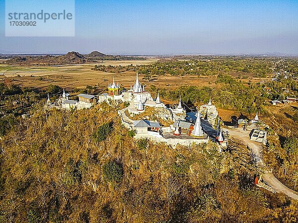 Luftaufnahme einer Stupa in der Nähe von Panpet  Gebiet Loikaw  Staat Kayah  Myanmar  Demoso  Staat Kayah  Myanmar  Asien
