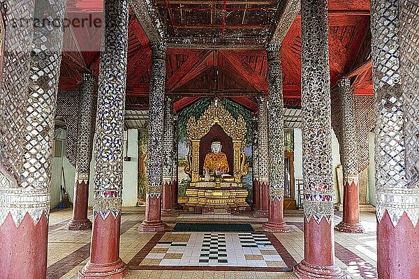 Schöne Ornamente in der Shwezigon-Pagode  Bagan  Myanmar  Asien