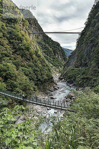 Hängebrücke in der Taroko-Schlucht  Taroko-Nationalpark  Bezirk Hualien  Taiwan  Asien