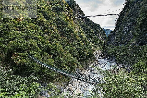 Hängebrücke in der Taroko-Schlucht  Taroko-Nationalpark  Bezirk Hualien  Taiwan  Asien
