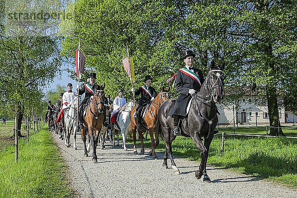 Blutritt  Reiterprozession  Reiter auf Pferden  Weingarten  Oberschwaben  Baden-Württemberg  Deutschland  Europa
