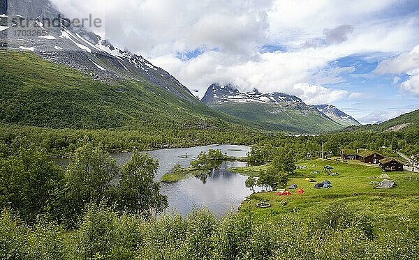 See Litlvatnet  Campingplatz bei der Innerdal Mountain Lodge  Innerdalen  Trollheimen Mountain Area  Sunndal  Møre og Romsdal  Vestlandet  Norwegen  Europa