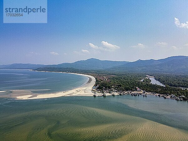 Luftaufnahme vom Strand Maungmagan  Dawei  Mon-Staat  Myanmar  Region Tanintharyi  Myanmar  Asien