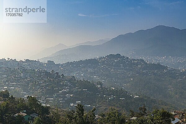 Häuser auf den Hügeln  Kohima  Nagaland  Indien  Asien