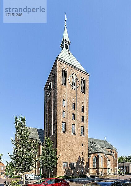 Katholische Pfarrkirche Sankt Cyriakus  Weeze  Niederrhein  Nordrhein-Westfalen  Deutschland  Europa