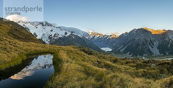 Mount Cook bei Sonnenuntergang  Spiegelung in Bergsee  Sealy Tarns  Hooker Valley  Mount Cook Nationalpark  Südalpen  Canterbury  Südinsel  Neuseeland  Ozeanien