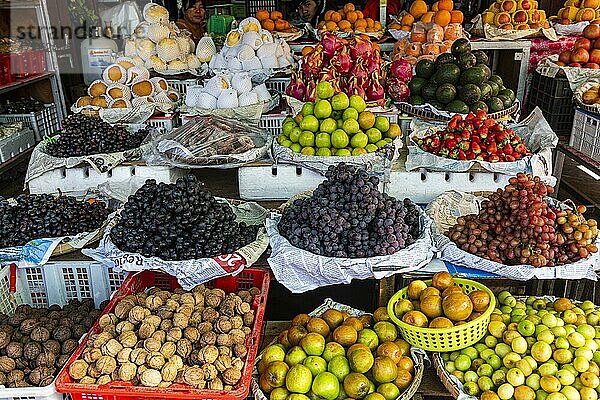 Früchte auf dem Markt  Myitkyina  Kachin-Staat  Myanmar  Asien