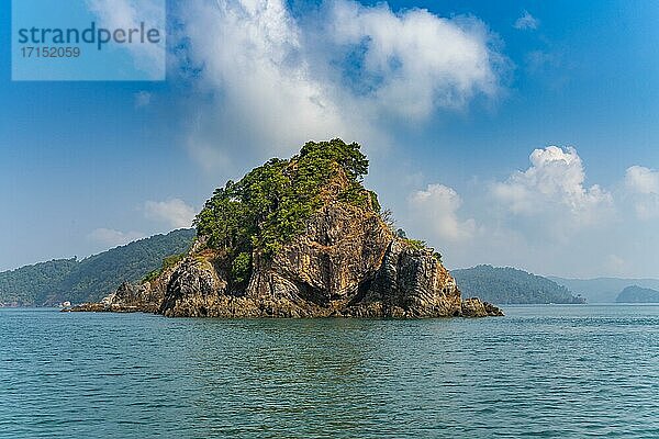 Kleine Inseln im Mergui oder Myeik Archipel  Myanmar  Asien