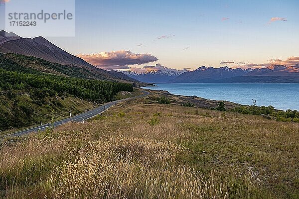 Ausblick auf Mount Cook bei Sonnenuntergang  Lake Pukaki  Mount Cook Nationalpark  Südalpen  Canterbury  Südinsel  Neuseeland  Ozeanien