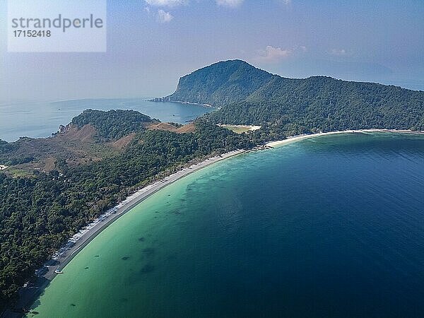 Luftaufnahme eines weißen Sandstrandes auf der Insel Smart  Mergui oder Myeik Archipel  Myanmar  Asien