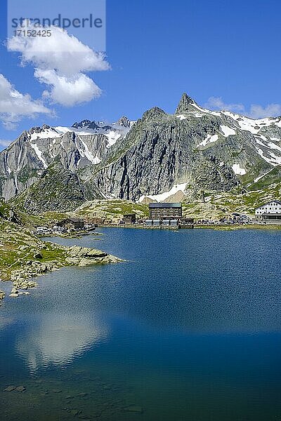 Lago del Gran San Bernardo  hinten Pain du Sucre  auf dem Großen St. Bernhard Pass  Col du Grand Saint-Bernard  Aostatal  Italien  Europa