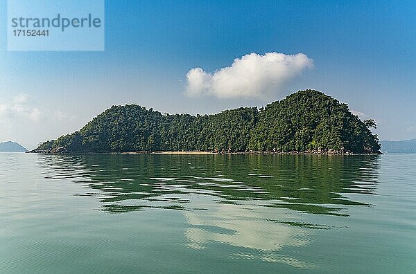 Kleine Inseln im Mergui oder Myeik Archipel  Myanmar  Asien