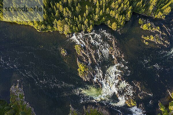Luftaufnahme  Vogelperspektive  Stromschnelle am Fluss Namsen  Namsskogan  Trøndelag  Norwegen  Europa
