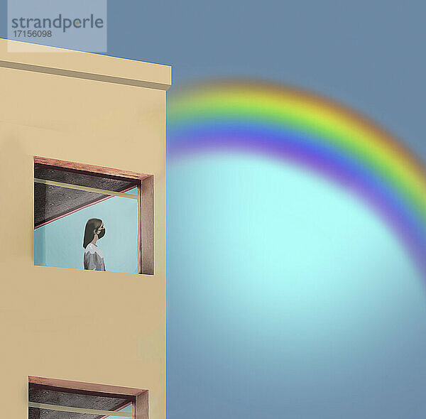 Eingesperrte Frau betrachtet den Regenbogen durch das Fenster