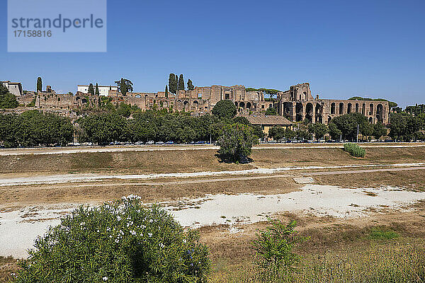 Italien  Rom  Circus Maximus  antikes Stadion und Ruinen auf dem Palatinhügel