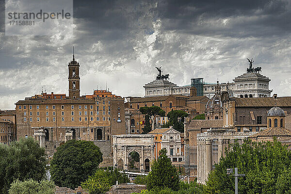 Italien  Rom  Hauptstadt Stadtbild  Blick vom Forum Romanum