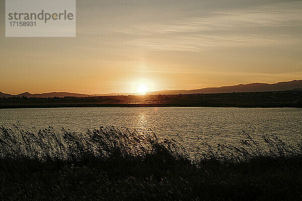 Spanien  Ebro-Delta  Sonnenuntergang über Landschaft