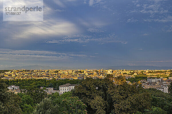 Italien  Rom  Stadt bei Sonnenuntergang