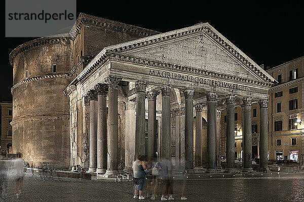 Taly  Rom  Pantheon  Antiker römischer Tempel bei Nacht