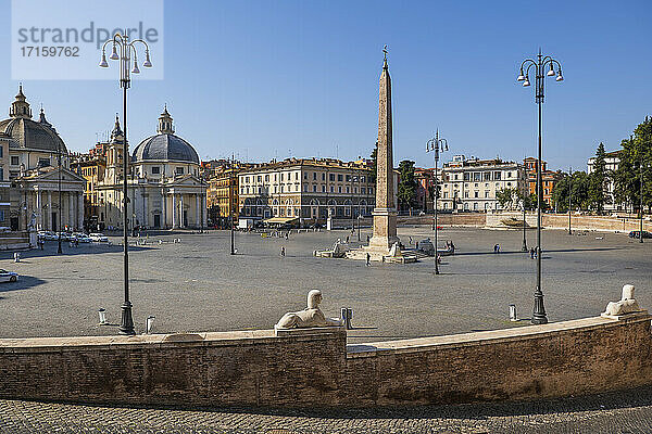 Italien  Rom  Piazza del Popolo  Stadtplatz mit Obelisk und Springbrunnen