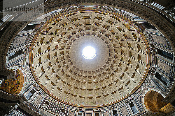 Italien  Rom  Pantheon-Kirche  Kuppel mit Oculus