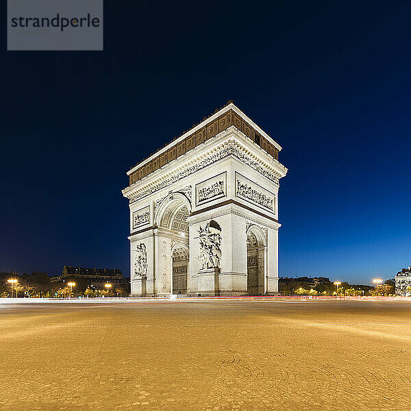 Frankreich  Ile-de-France  Paris  Arc de Triomphe bei Nacht