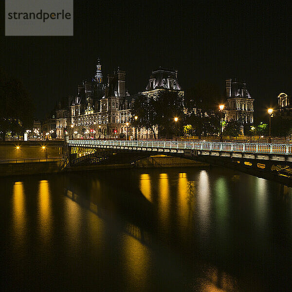 Frankreich  Ile-de-France  Paris  Pont dArcole und Hotel de Ville bei Nacht
