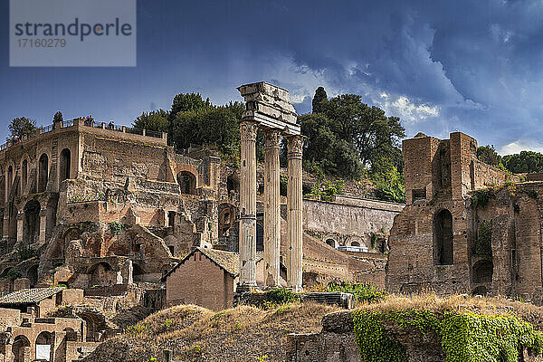 Italien  Rom  Forum Romanum  Palatinhügel  Säulen des Tempels von Castor und Pollux