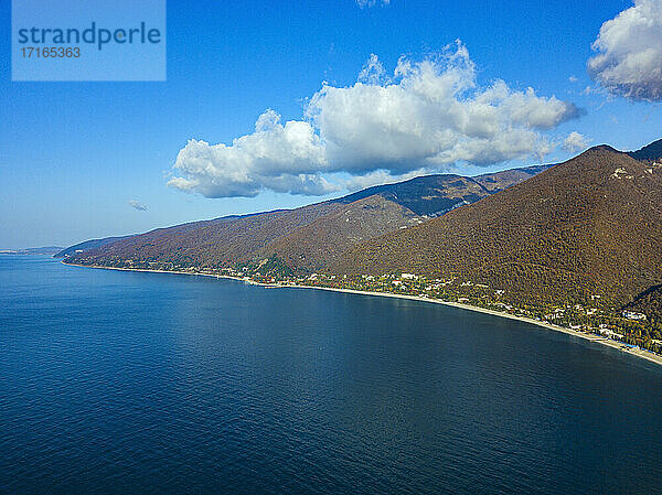 Georgien  Abchasien  Gagra  Luftaufnahme der Schwarzmeerküste