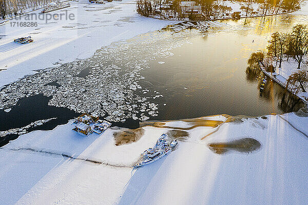 Germany  Berlin  Shipwreck in ice of frozen Spree river in Friedrichshain Kreuzberg