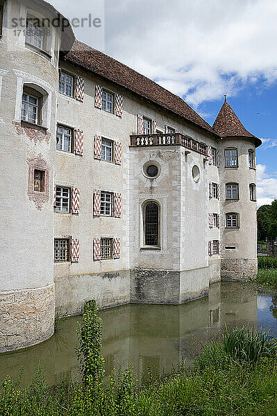 Wasserschloss Glatt gegen bewölkten Himmel in Baden-Württemberg  Sulz  Deutschland