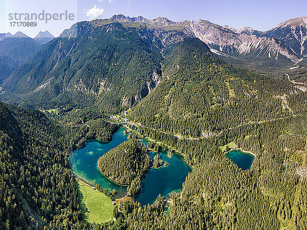 Österreich  Tirol  Samerangersee  Fernsteinsee Luftaufnahme von See und Bergen