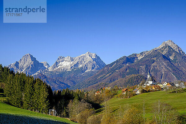 Austria  Upper Austria  Vorderstoder  Clear sky over village in Totes Gebirge range