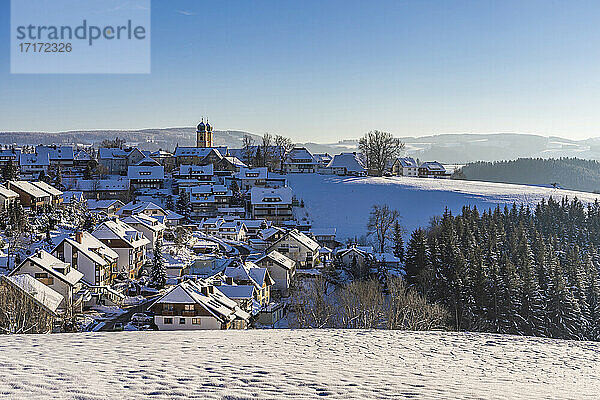 Deutschland  Baden-Württemberg  Sankt Margen  Stadt inmitten des Schwarzwaldes im Winter