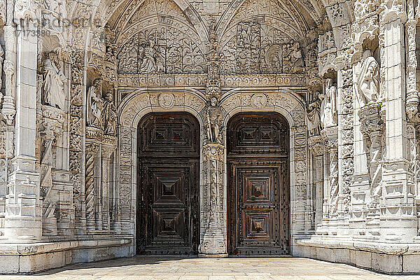 Portugal  Lissabon  Belem  Die Türen des Jernimos-Klosters