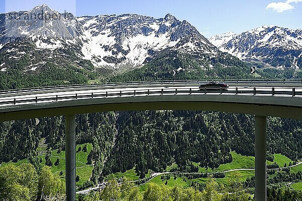 Passfahrt Personenwagen  Gotthardpass  Schweiz  Europa