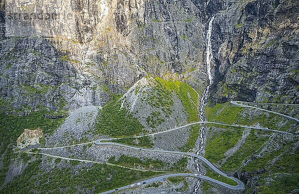 Haarnadelkurven  Gebirgsstraße Trollstigen  bei Åndalsnes  Møre og Romsdal  Vestland  Norwegen  Europa