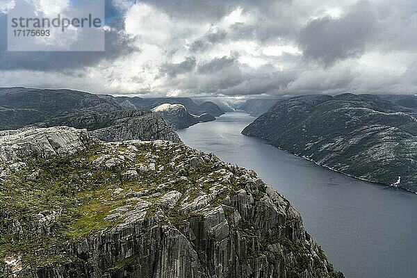 Blick auf den Lysefjord  Ryfylke  Rogaland  Norwegen  Europa