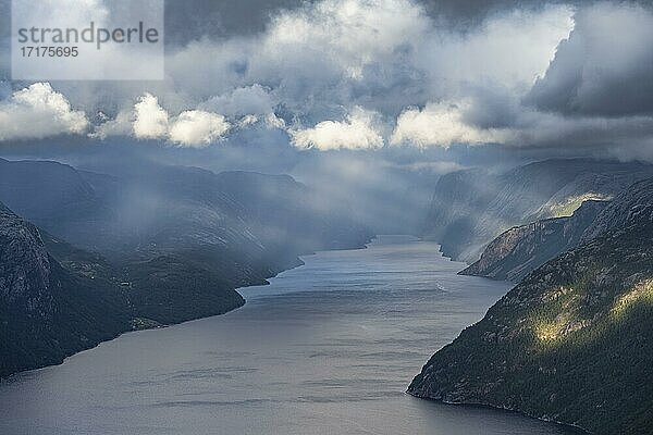 Lysefjord  Ryfylke  Rogaland  Norwegen  Europa