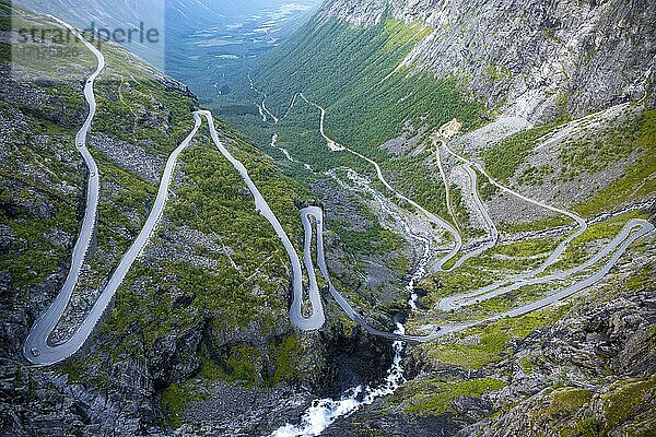 Haarnadelkurven an der Gebirgsstraße Trollstigen  bei Åndalsnes  Møre og Romsdal  Vestland  Norwegen  Europa